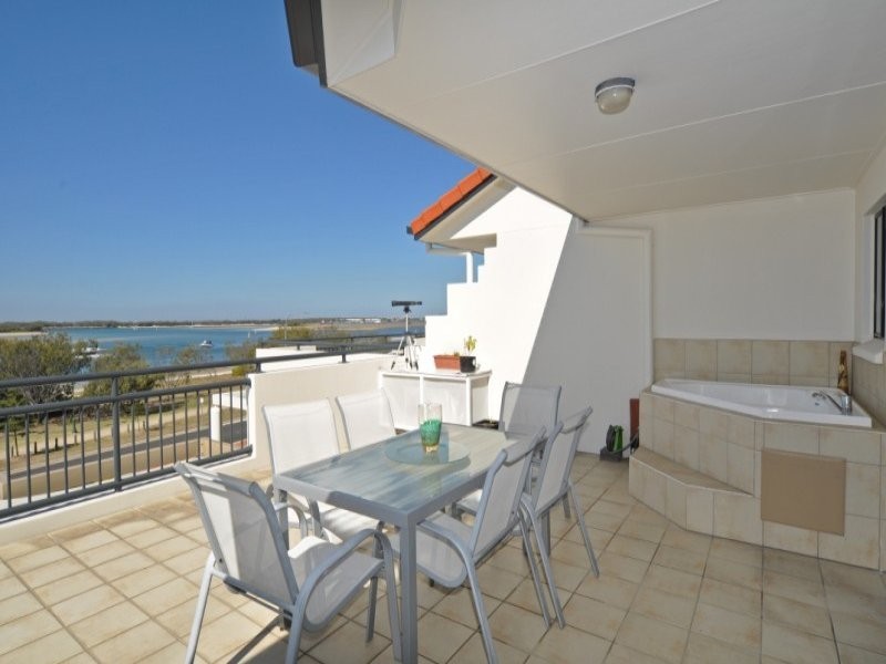 330/392 Marine Parade, Labrador QLD 4215