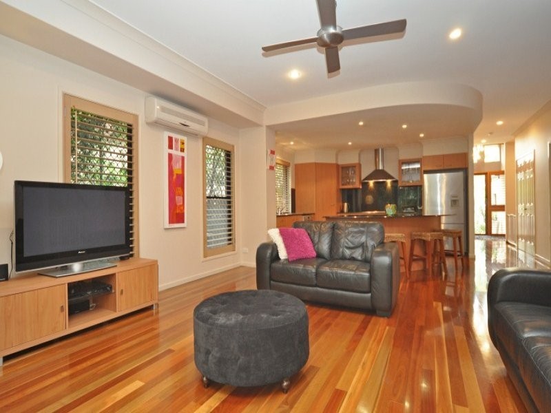 7 Clam Street, Runaway Bay QLD 4216