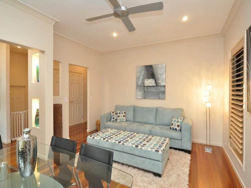 7 Clam Street, Runaway Bay QLD 4216