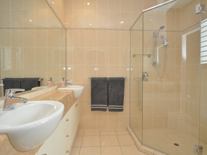 7 Clam Street, Runaway Bay QLD 4216