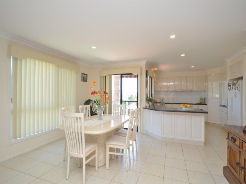 23 Manra Way, Pacific Pines QLD 4211