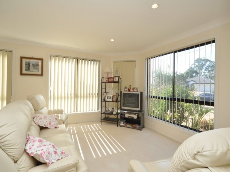 23 Manra Way, Pacific Pines QLD 4211