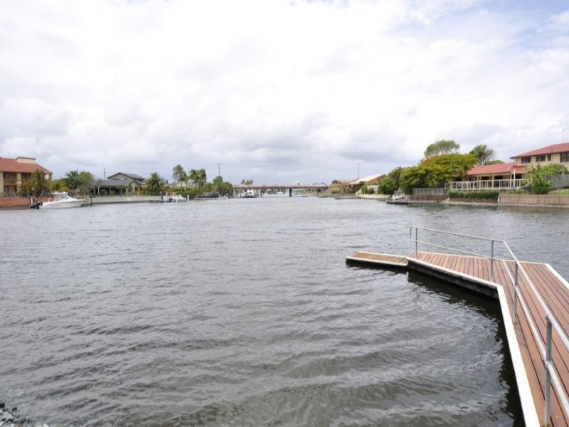 19 Erave Avenue, Runaway Bay QLD 4216