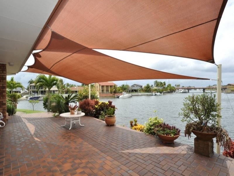 19 Erave Avenue, Runaway Bay QLD 4216