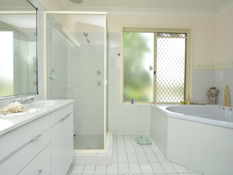 19 Erave Avenue, Runaway Bay QLD 4216