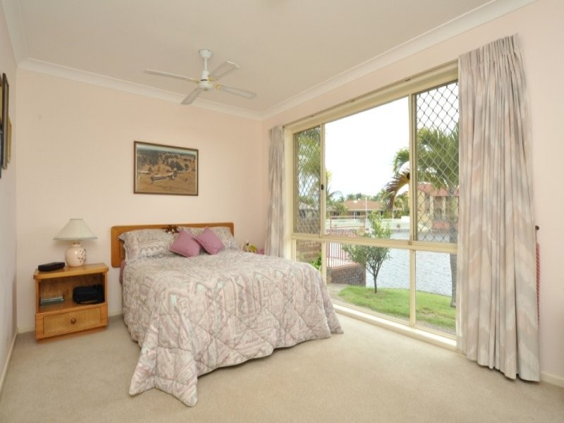 19 Erave Avenue, Runaway Bay QLD 4216