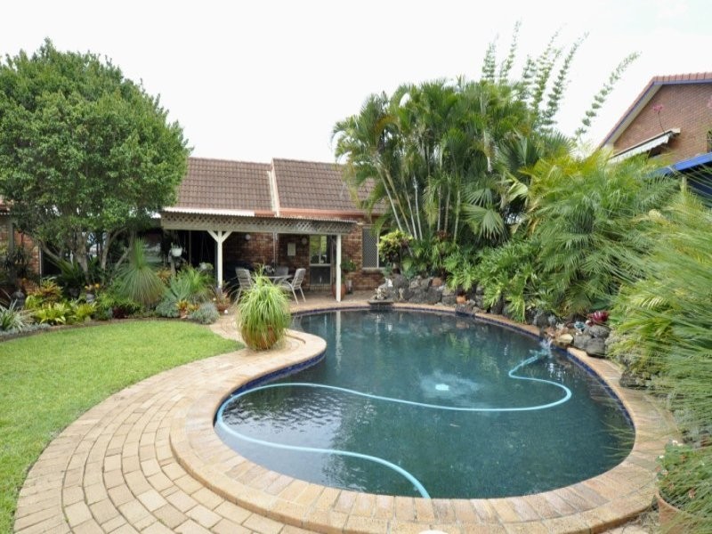 19 Erave Avenue, Runaway Bay QLD 4216