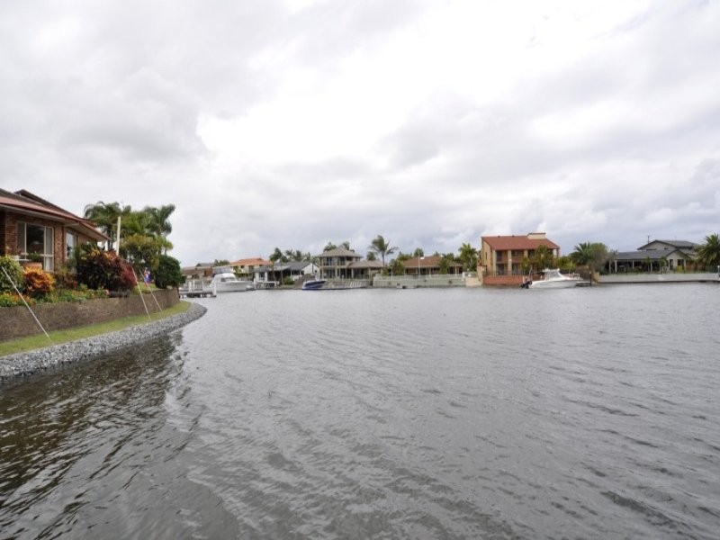 19 Erave Avenue, Runaway Bay QLD 4216