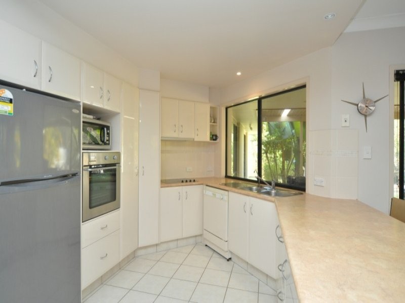 95 Arun Drive, Arundel QLD 4214