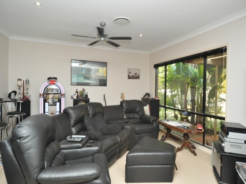95 Arun Drive, Arundel QLD 4214