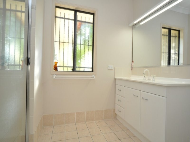 95 Arun Drive, Arundel QLD 4214
