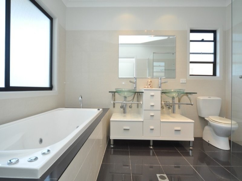 2/40 Bayview Street, Runaway Bay QLD 4216