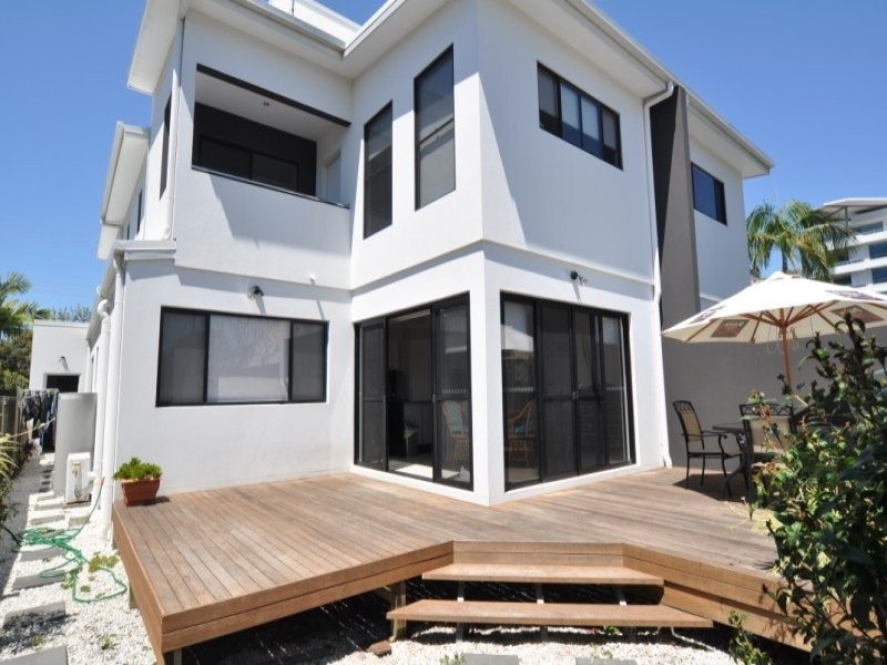 2/40 Bayview Street, Runaway Bay QLD 4216