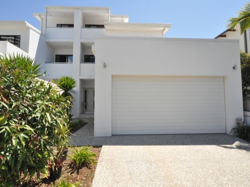 2/40 Bayview Street, Runaway Bay QLD 4216