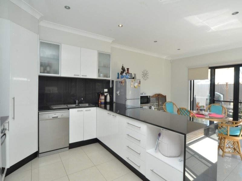 2/40 Bayview Street, Runaway Bay QLD 4216