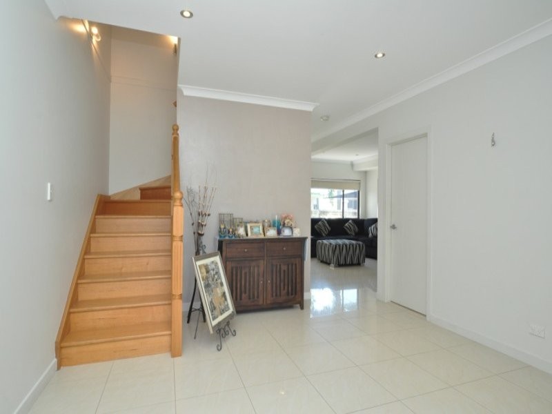 2/40 Bayview Street, Runaway Bay QLD 4216