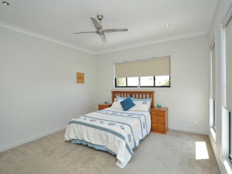 2/40 Bayview Street, Runaway Bay QLD 4216