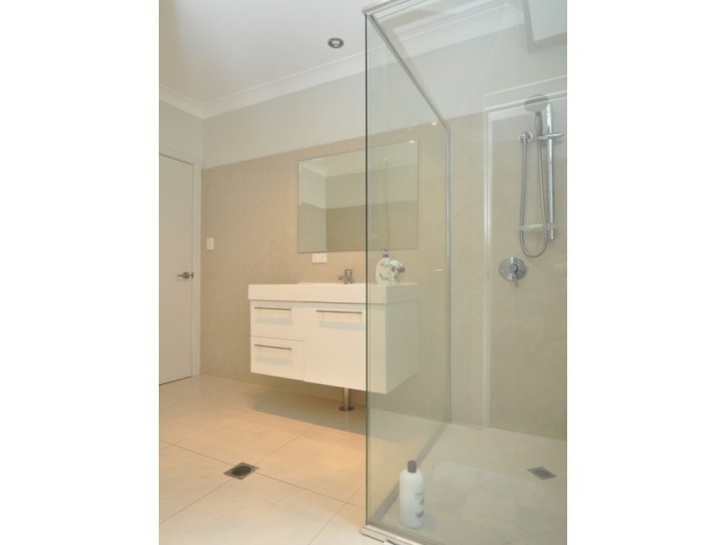 2/40 Bayview Street, Runaway Bay QLD 4216