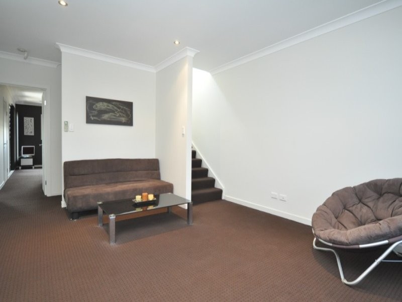 1/40 Bayview Street, Runaway Bay QLD 4216