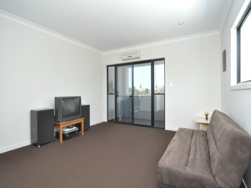 1/40 Bayview Street, Runaway Bay QLD 4216