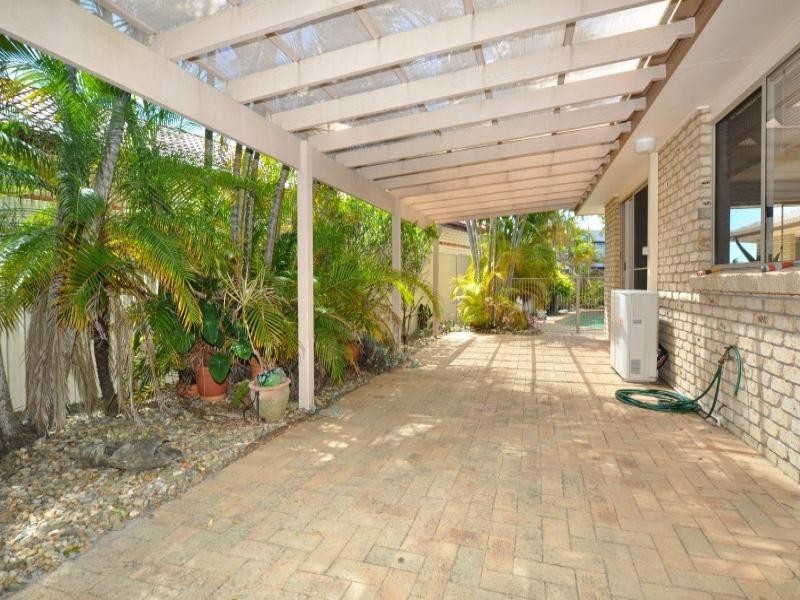 11 Saltbreeze Court, Runaway Bay QLD 4216