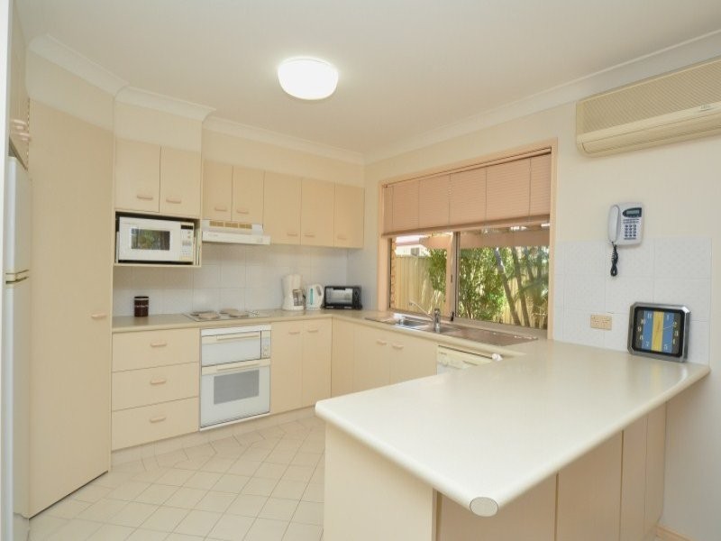 11 Saltbreeze Court, Runaway Bay QLD 4216