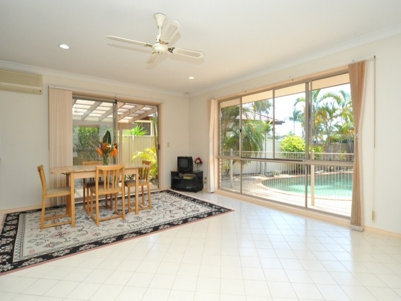 11 Saltbreeze Court, Runaway Bay QLD 4216
