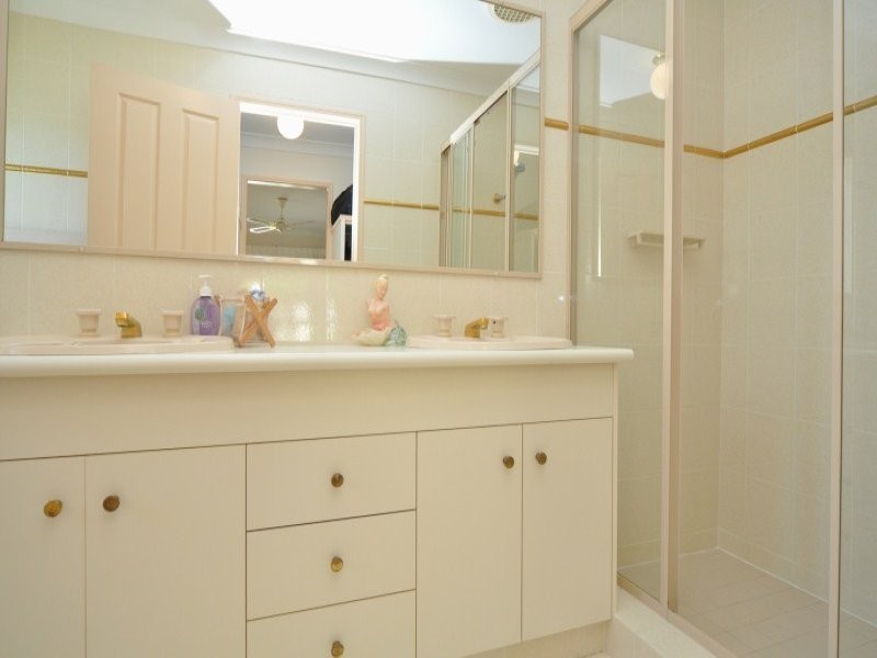 11 Saltbreeze Court, Runaway Bay QLD 4216