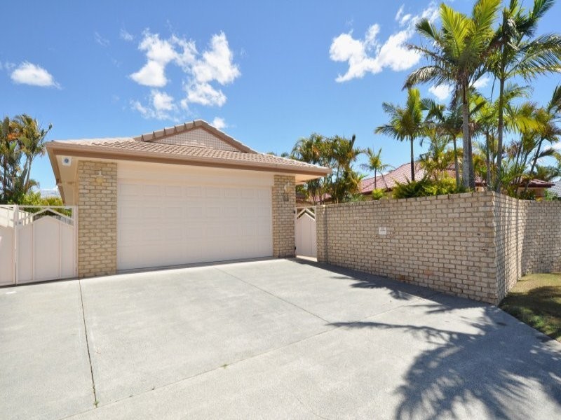 11 Saltbreeze Court, Runaway Bay QLD 4216