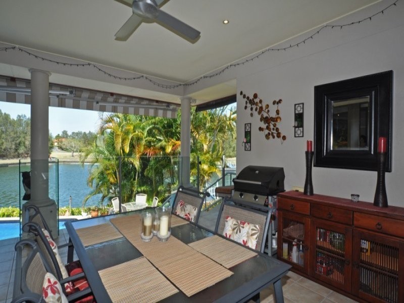 2101 Carlton Close, Hope Island QLD 4212