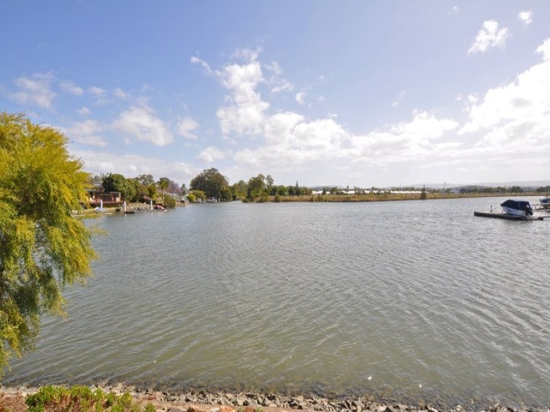 15 Clipper Court, Biggera Waters QLD 4216