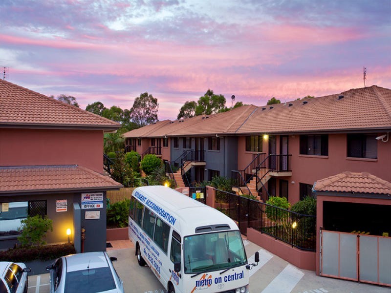 4/7 Brown Street, Labrador QLD 4215