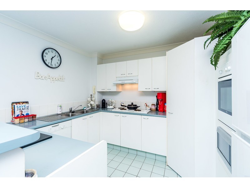 6/65 Bayview Street, Runaway Bay QLD 4216
