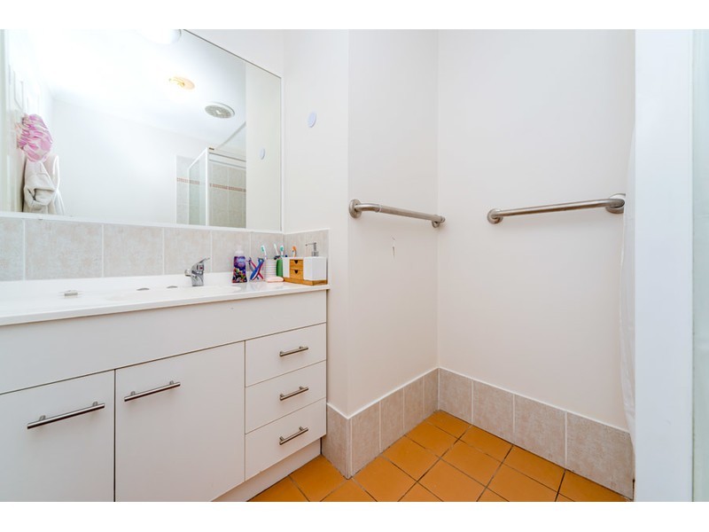 12/447 Pine Ridge Road, Runaway Bay QLD 4216