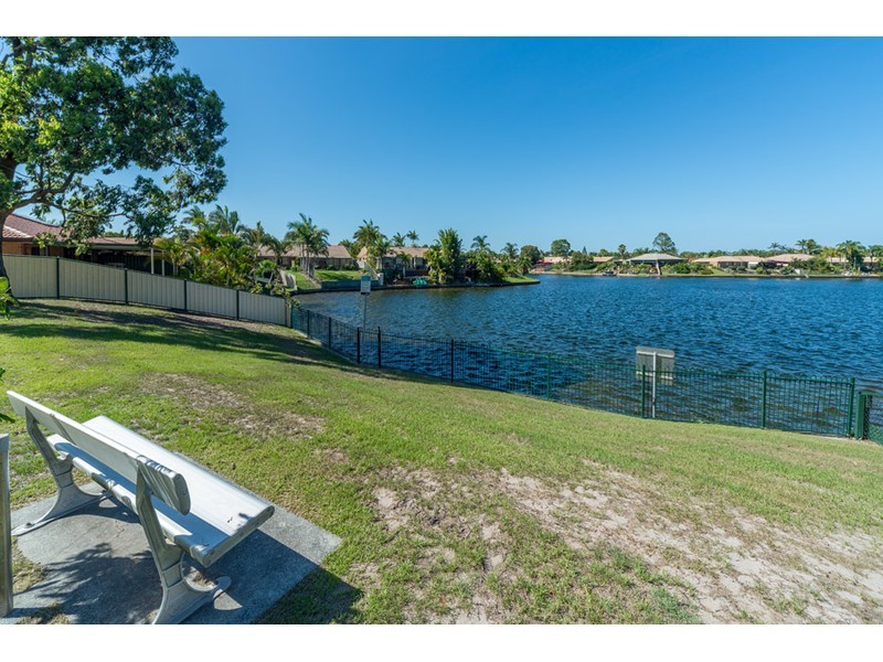 1/52 Kangaroo Avenue, Coombabah QLD 4216