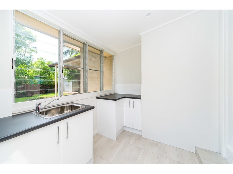 18 Barnard Street, Biggera Waters QLD 4216