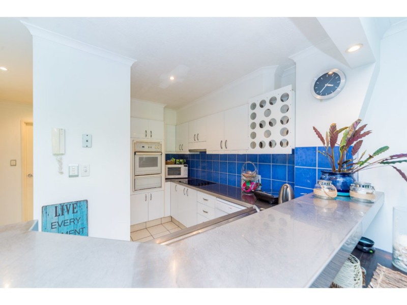 10/4 Madang Crescent, Runaway Bay QLD 4216