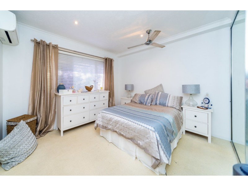 10/4 Madang Crescent, Runaway Bay QLD 4216