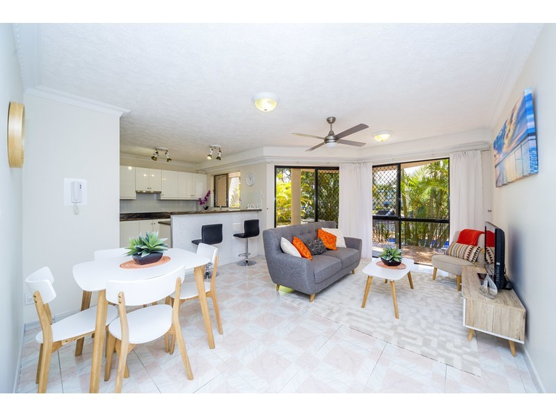 4/12 Canal Avenue, Runaway Bay QLD 4216
