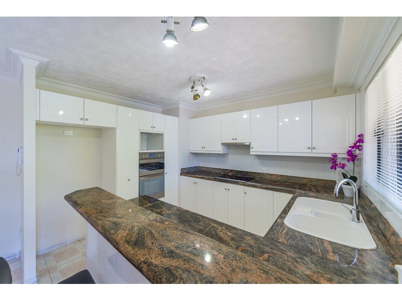 4/12 Canal Avenue, Runaway Bay QLD 4216