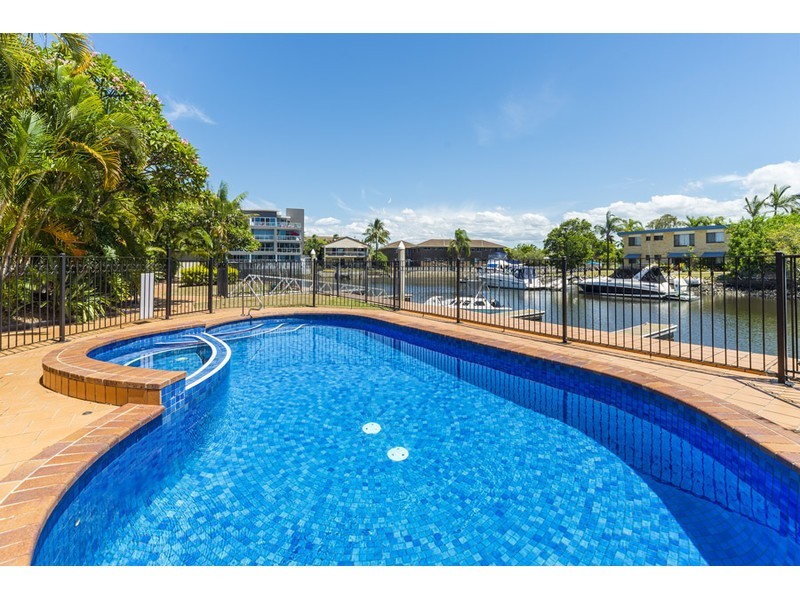4/12 Canal Avenue, Runaway Bay QLD 4216
