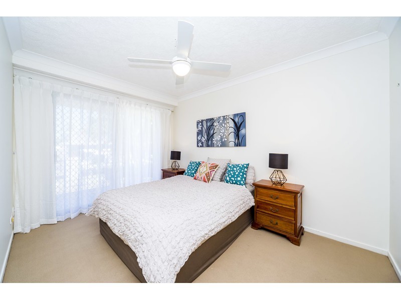 4/12 Canal Avenue, Runaway Bay QLD 4216