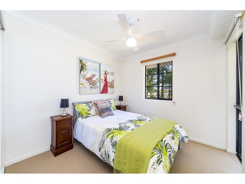 4/12 Canal Avenue, Runaway Bay QLD 4216