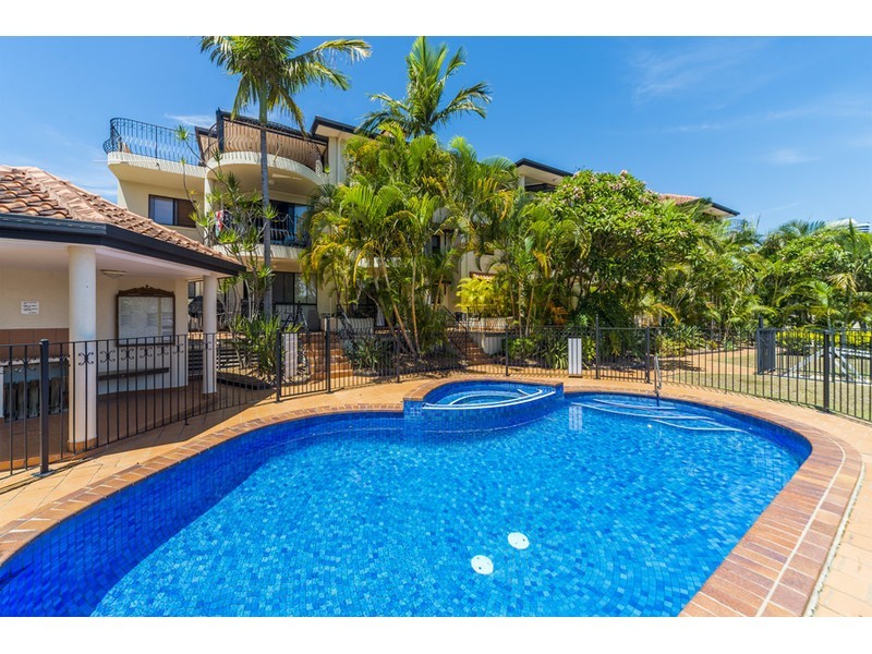 4/12 Canal Avenue, Runaway Bay QLD 4216
