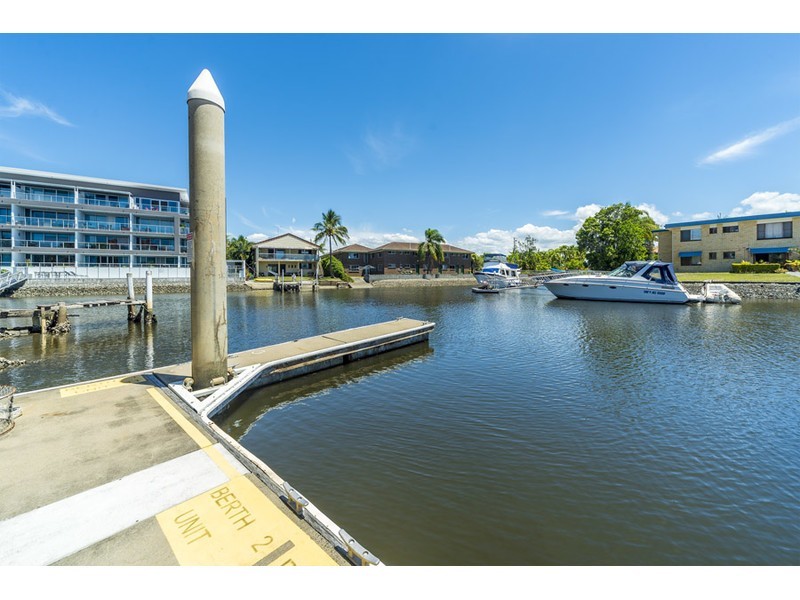 4/12 Canal Avenue, Runaway Bay QLD 4216