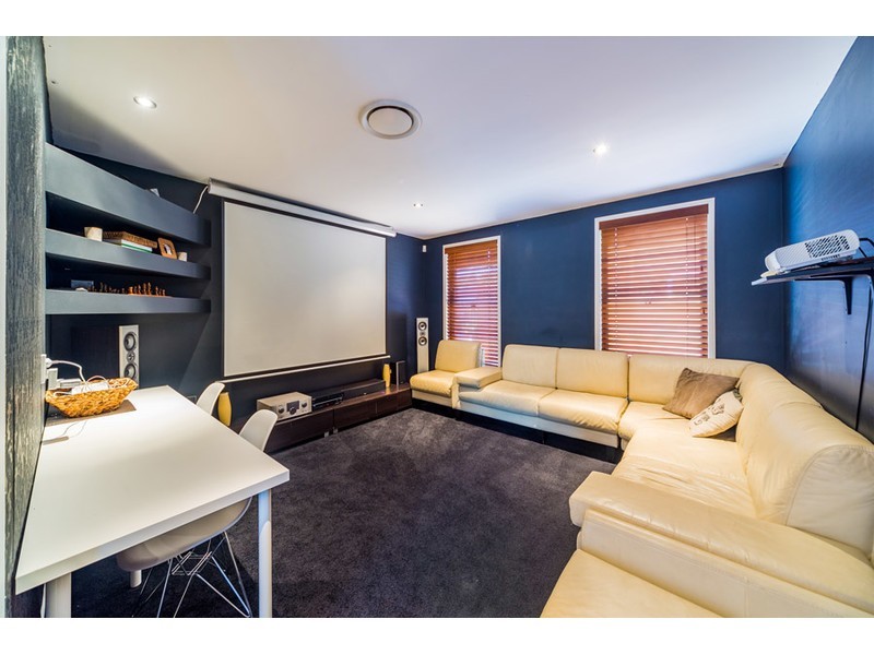 145 Bayview Street, Runaway Bay QLD 4216