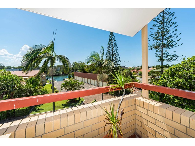 15/106 Bayview Street, Runaway Bay QLD 4216