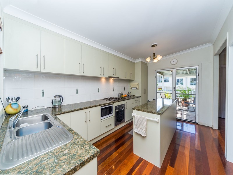 34 Huth Street, Labrador QLD 4215