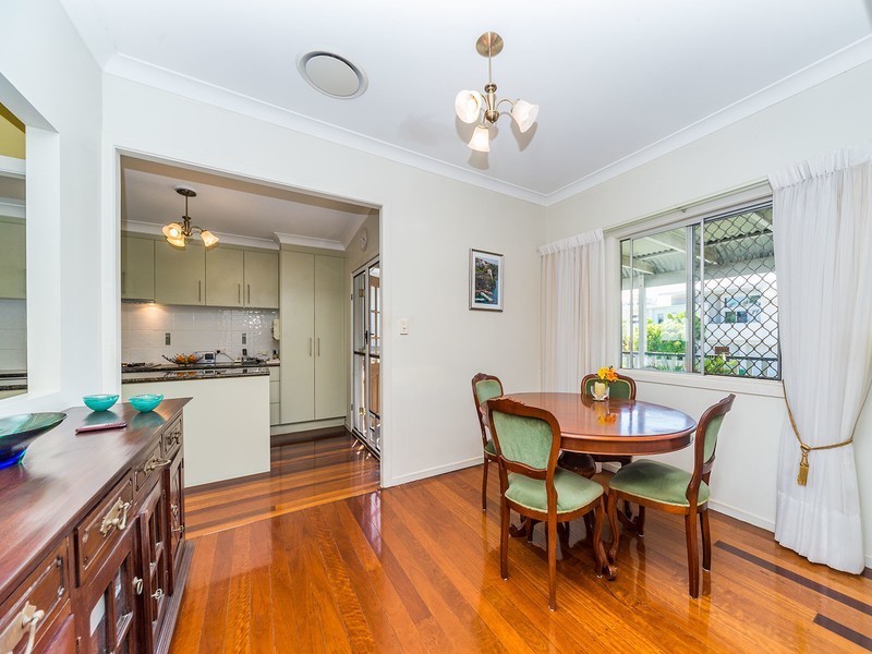 34 Huth Street, Labrador QLD 4215