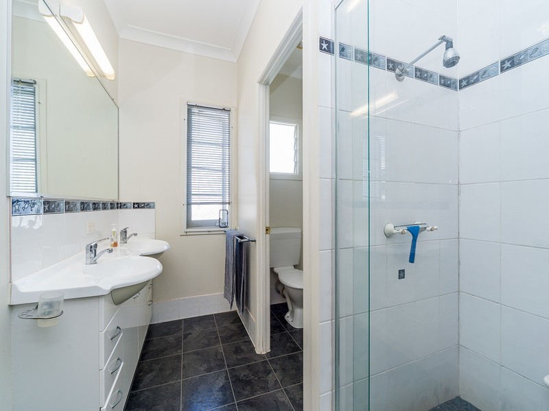 34 Huth Street, Labrador QLD 4215